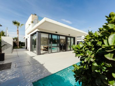 What are the best neighborhoods for families in Vadodara?