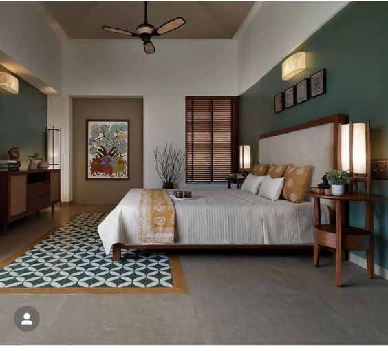 What is the starting price of luxury villas in Noida?