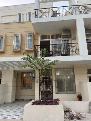 Looking for luxury villas to invest in Noida?