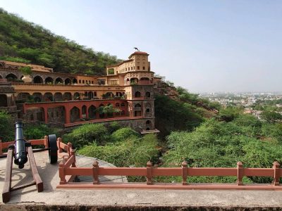 Explore Comfortable Resorts in Neemrana for a Perfect Stay