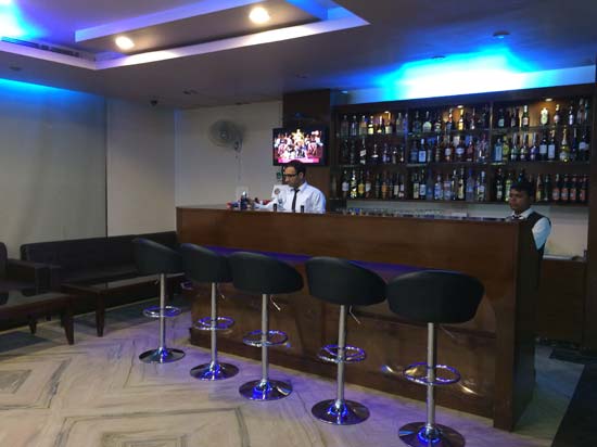 Bar in Ghaziabad for Premium Drinks and Entertainment